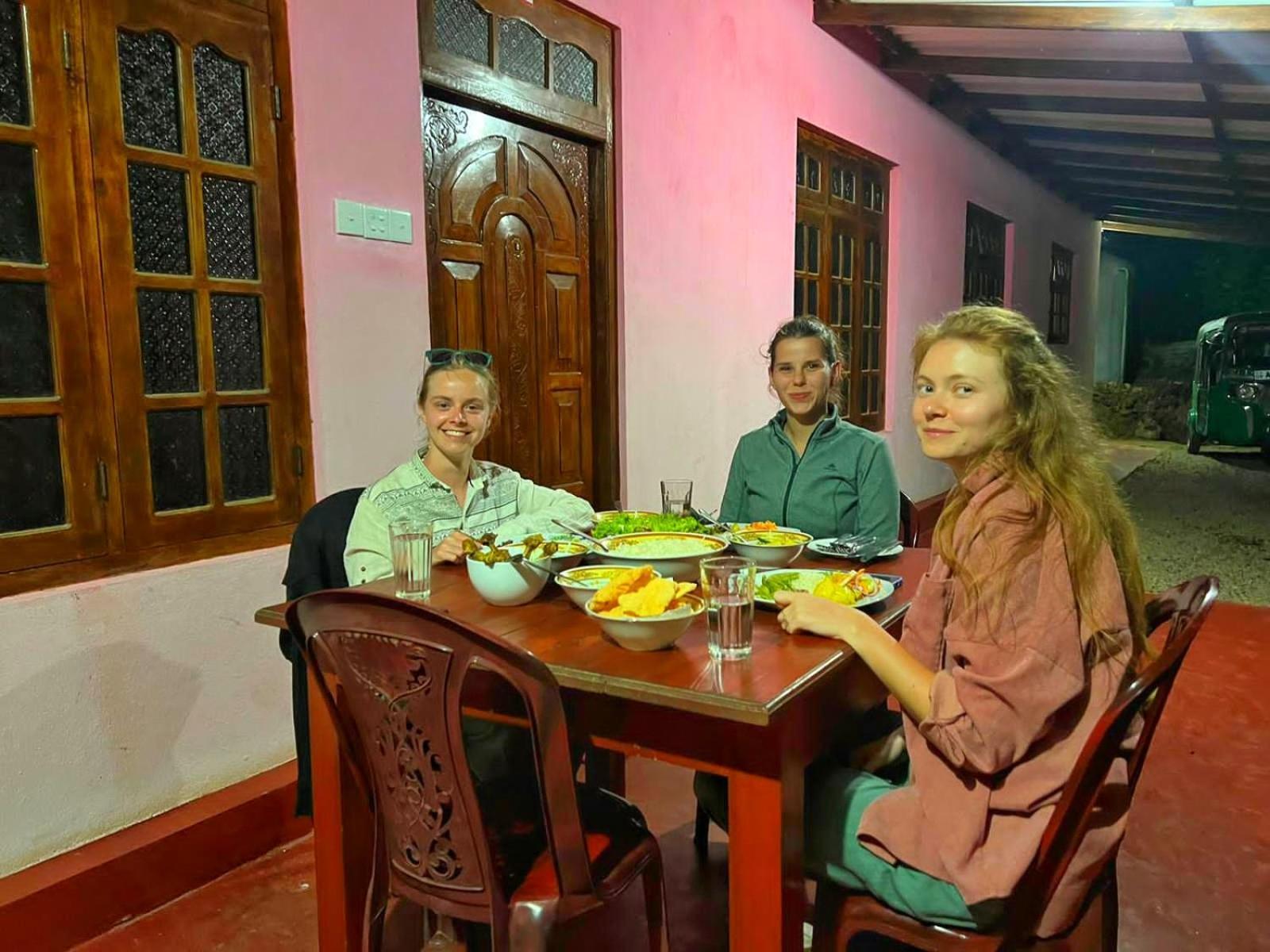 Nine Arch Homestay Ella Bagian luar foto
